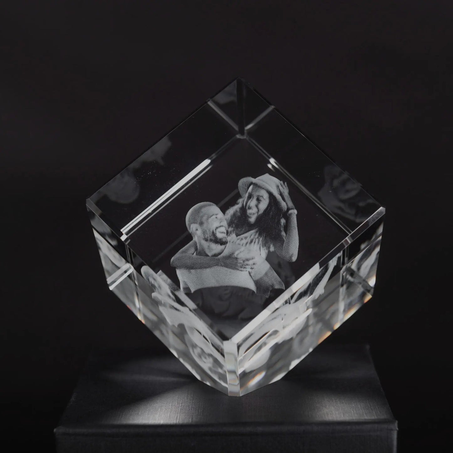 3d crystal photo gift of a happy couple lit up by LED